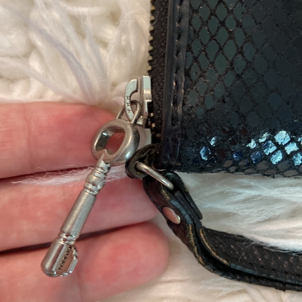 Fossil Wallet/ Wristlet in excellent condition - Picture 2 of 8